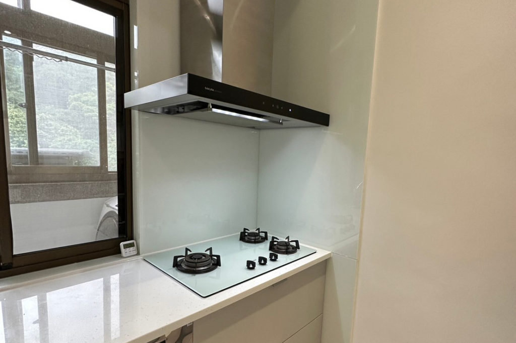 使用烤漆玻璃取代傳統磁磚案例圖