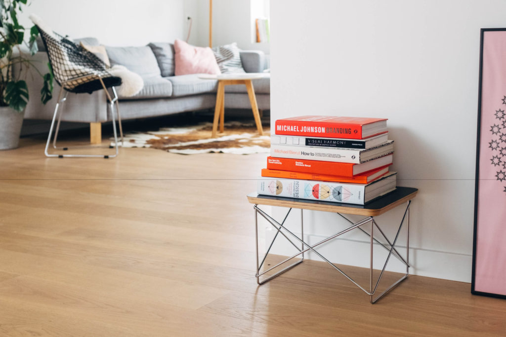 直接在磁磚上鋪設木質地板，不用拆除